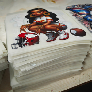 Transferencias DTF Personalizadas al por Mayor, Diseños Listos para Planchar con Calor, Serigrafía para Camisetas, Calcomanías Lavables para Prendas - Product Image 1
