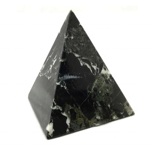 Pyramide en marbre noir avec lignes blanches Technique de pierre sculptée disponible en vrac à prix compétitif - Product Image 1