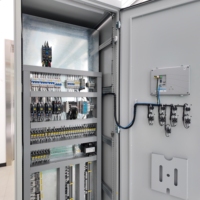 Gabinete de Control de Bajo Voltaje Personalizable, Gabinete de Control PLC para Exteriores Resistente a la Lluvia con Doble Puerta y HMI