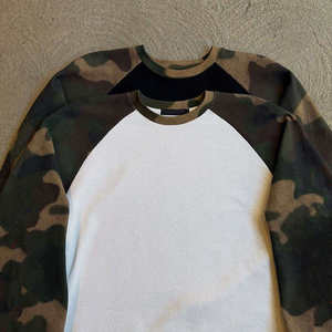 남성용 맞춤 자수 컬러블록 패치워크 와플 카모 위장 긴팔 티셔츠 제작 - Product Image 4