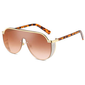Gafas de Sol de Alta Calidad al por Mayor, <span class=keywords><strong>Lentes</strong></span> de PC de una Pieza, Protección UV400, Montura Metálica, Moda Femenina - Product Image 2