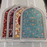 Usine en gros 100% Polyester brillant velours tapis de prière à la main tapis de prière islamique lavable pour un usage domestique
