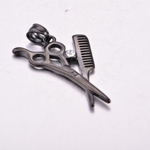 Dijes al por mayor: Collares y colgantes de tijeras de peluquería chapados en oro, negro, titanio y color bronce. Accesorios de joyería de moda. - Product Image 3