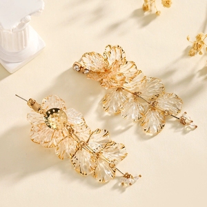 Les nouvelles boucles d'oreilles Tassel Flower sont à la mode et haut de gamme, avec une niche et un style en résine exagéré pour les femmes N800323 - Product Image 2