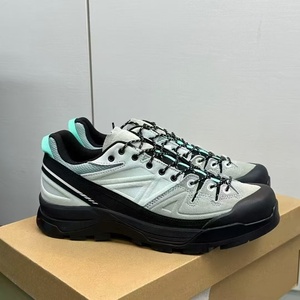 รองเท้าเดินป่าแบบ unisex สำหรับกิจกรรมกลางแจ้ง หน้าผ้าหนังกลับ กันลื่น เหมาะกับทุกสภาพพื้นผิว รองเท้าผ้าใบสำหรับเดินป่าและเดินทั่วไป - Product Image 3