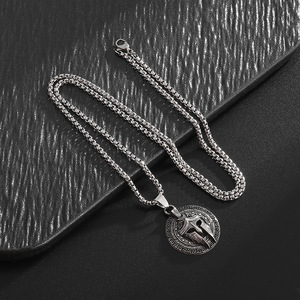 Collana da Donna Retrò con Ciondolo a Maschera Spartan Warrior in Acciaio Inossidabile, Catena a Maglie, di Tendenza, alla Moda, per Feste - Product Image 2