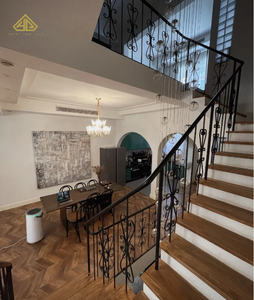 Villa de style toscan personnalisée avec façade en pierre et toit en tuiles rouges - Product Image 6