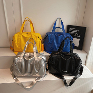 Sac de voyage pliable et portable en PU personnalisé, léger, grande capacité, étanche, avec fermeture éclair, pour l'extérieur, style fourre-tout et sac de sport - Product Image 1