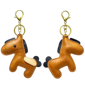 Porte-clés en cuir véritable avec breloque petit cheval, multicolore, mignon, pour sac, vente en gros, directement de l'usine - Product Image 4