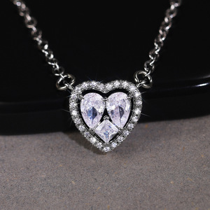 Collana Minimalista con Ciondolo a Cuore per Donne, Piccolo Charm d'Amore, Catena per Clavicola, Gioielli alla Moda per Uso Quotidiano, Regalo - Product Image 1