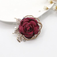 Nouveau tissu à la mode rose broche perle artificielle strass fleur broche pour les femmes