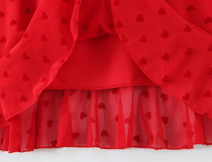 เดรสสั้นพิมพ์ลายหัวใจสีแดงสไตล์วินเทจแบบเปิดไหล่ สายเดี่ยว ดีไซน์หลังเซ็กซี่หวานๆ สำหรับผู้หญิง รับผลิตตามแบบ OEM - Product Image 5