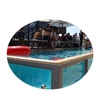 Piscine de luxe moderne de grande taille (40 pieds x 20 pieds) avec structure en acier, fenêtre en verre et spa en fibre de verre