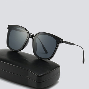 Nuevas gafas de sol unisex UV400 con montura de PC y montura metálica tipo 3, embalaje en caja YC2321 D6 - Product Image 1