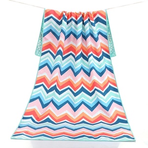 Serviette de plage de haute qualité 100% polyester, séchage rapide, sportive, moderne, personnalisée, surdimensionnée, impression par sublimation couleur intégrale - Product Image 1