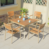 Table et chaises de salle à manger modernes en plastique-bois pour l'extérieur, avec accoudoirs, revêtement en poudre, pour restaurants, cafés, hôtels, balcons, parcs, hôpitaux
