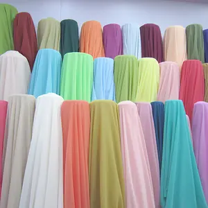 Baru gaya Afrika tipis kerut sifon sutra kain poliester gulungan pakistan untuk garmen jilbab dengan meter