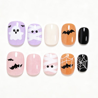 Faux ongles carrés courts à presser, thème Halloween, style momie, avec yeux de dessin animé à motifs animaliers, bandages, fantômes et toiles d'araignée