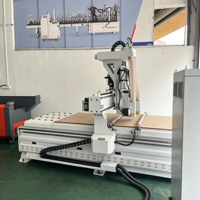 Máquina CNC Multifuncional Z-3000 para Procesamiento de Paneles de Puertas de Gabinetes, Fresado y Corte