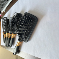 Ensemble de 6 peignes de salon de luxe A617 noir et or, manche ergonomique en PP, dents en nylon, coussin d'air massant, résistant aux hautes températures