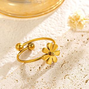 ชุดเครื่องประดับทอง 18K PVD สแตนเลสสตีล ลายดอกเดซี่ ประกอบด้วยสร้อยคอ ต่างหู และแหวน |   ของขวัญเครื่องประดับกันน้ำสำหรับผู้หญิงที่ไม่ก่อให้เกิดอาการแพ้ - Product Image 3