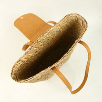 Nouveau Sac de Plage en Paille Naturelle et Rotin Grande Capacité pour Femme, Tendance et Portable, avec Couverture en Cuir PU – Collection Été 2026