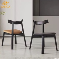 Chaise de salle à manger nordique en bois massif avec dossier incurvé, assise en cuir PU, chaises de restaurant commerciales pour la salle à manger à domicile