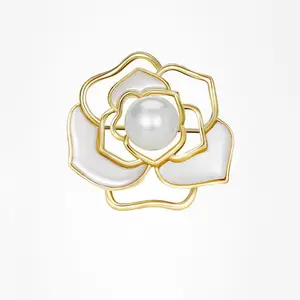 Mais recente Moda Oco Out Shell Broche Pérola Camélia Flor Luxo Estilo Étnico Corsage Verão Luxo Terno Jóias Acessórios