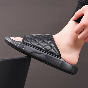 Nouvelles pantoufles en gros pour hommes, tongs d'été tendance en cuir de vachette pour la plage - Product Image 1