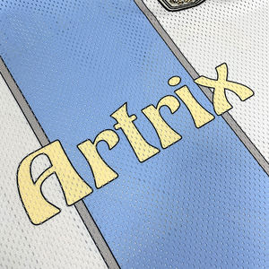 Camiseta de Fútbol Retro Personalizada con Diseño de Parches Sublimados a Rayas, Manga Corta y Transpirable - Product Image 5
