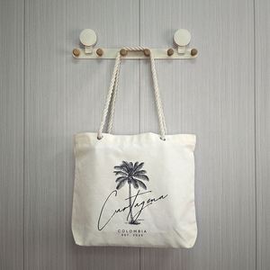 Sac de plage personnalisé avec logo imprimé numériquement, sac fourre-tout surdimensionné en toile de couleur naturelle avec poignée en corde pour les voyages - Product Image 1