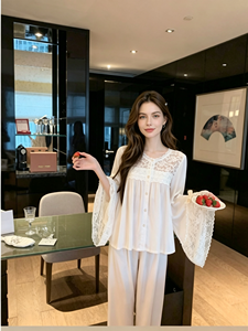 French Palace Atmungsaktives Pyjama-Set aus Eisseide für Damen, Spitzenbesatz, lange Glockenärmel, luxuriöse Loungewear mit elastischem Bund - Product Image 2