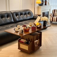 Table basse roulante multifonctionnelle en bois avec plateau relevable et compartiment de rangement tressé – Mobilier de salon contemporain réglable