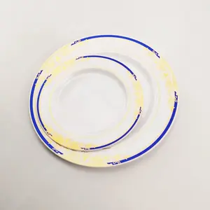 طبق بلاستيكي فاخر للعمل الصعب طبق عشاء حفلات بلاستيكي بحافة زرقاء وذهبية طبق مستدير لحفلات الزفاف