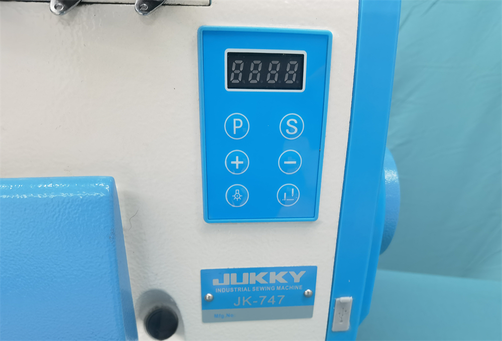 china jukky good price direct drive wiki brand High speed four thread overlock sewing machine Suitable for T-shirt