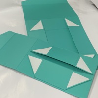 Boîte d'emballage de luxe en carton rigide personnalisée pour vêtements et chaussettes avec fermeture magnétique recyclable