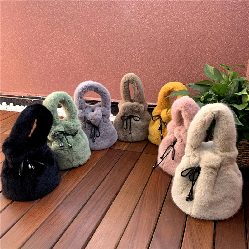 2021 Winter Cute Plush Bucket Bags Korean Solid Color Ladies Fluffy Crossbody Bags Soft Warm Faux Fur Women Purses and Handbags