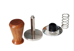 Prensa de polvo de acero inoxidable con mango de madera maciza, diseño de resorte de presión constante, compatible con 51/53/58 mm - Product Image 4