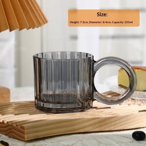 Mug à café en verre à rayures verticales, avec grande poignée côtelée, couleur ambre gris, pour thé, lait, maison, café - Product Image 5