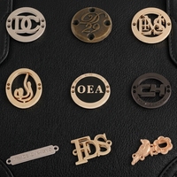 Plaque métallique en alliage de zinc avec logo personnalisé en relief 3D, étiquette métallique de marque écologique pour sacs à main et vêtements