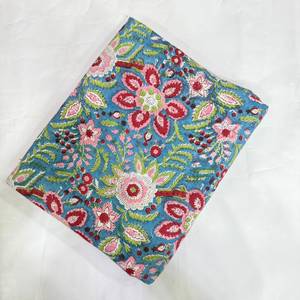 Tela de Algodón Estampada con Flores Azul Cielo y Patrón Botánico en Rosa, Rojo y Verde para Kurti, Vestido, Traje Salwar y Ropa Étnica - Product Image 1