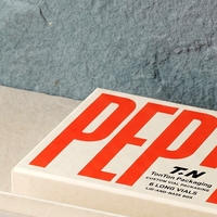 Boîte rigide personnalisée avec couvercle et base blancs pour flacons de peptides, logo UV sélectif sur éponge, impression offset sur carton, soins personnels