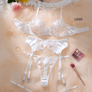 Al por mayor: Medias con tiras, bragas tanga de encaje sexy de talle bajo antideslizantes, lencería de malla tentadora, conjunto de 4 piezas de ropa interior de verano y sujetador - Product Image 1