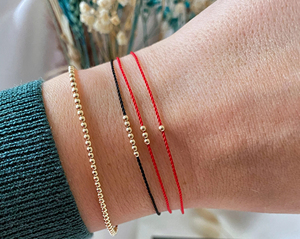Braccialetto Go2boho in Corda di Seta Rossa con Oro 14k - Gioiello Regolabile in Stile Macramè - Product Image 1