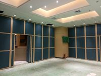 Cloison de séparation murale rétractable, coulissante, pliable et utilisable, en bois, acoustique et mobile