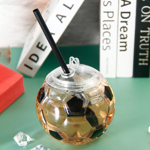 Gobelet en plastique DAMAI motif football, 500 ml, avec paille, pour fêtes et événements, vente en gros, personnalisable - Product Image 1