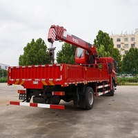 Grue de camion de 8 tonnes avec flèche rigide de 17,5 m, roulement et moteur, rayon de braquage court pour projets de construction, hydraulique fiable