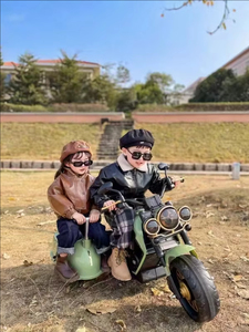 Motocicletta Elettrica a Tre Ruote per Bambini, 12V, Ricaricabile, per Due Persone, Giocattolo Cavalcabile per Bambini dai 2 ai 13 Anni - Product Image 2