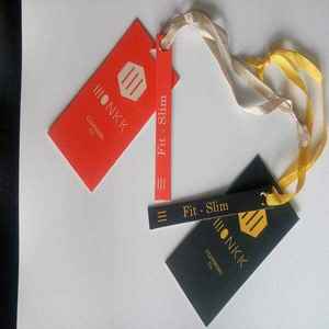 Etiquetas colgantes de papel para ropa con cordón, utilizadas para prendas de vestir, calzado y accesorios de moda. - Product Image 3