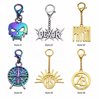 Porte-clés pendentif personnalisé en alliage de zinc avec logo en émail noir pour bagages de voyage, sacs à dos et sacs à main